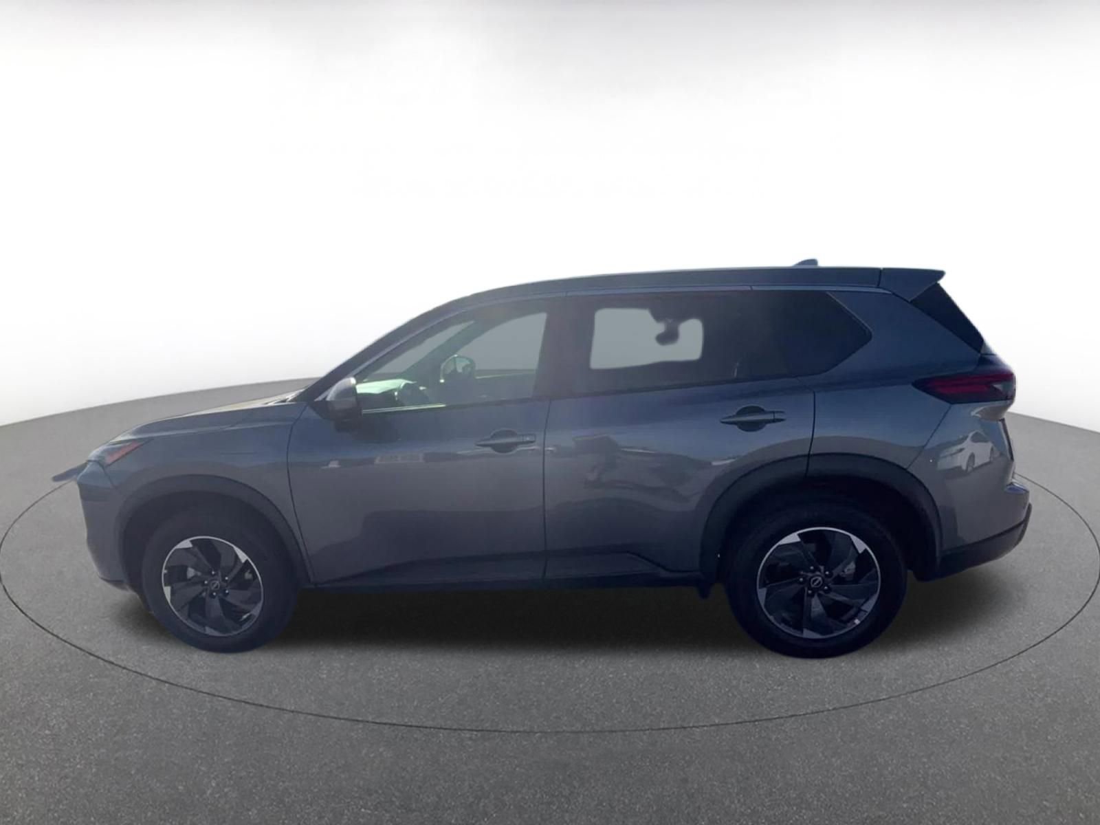 Used 2025 Nissan Rogue SV image 9