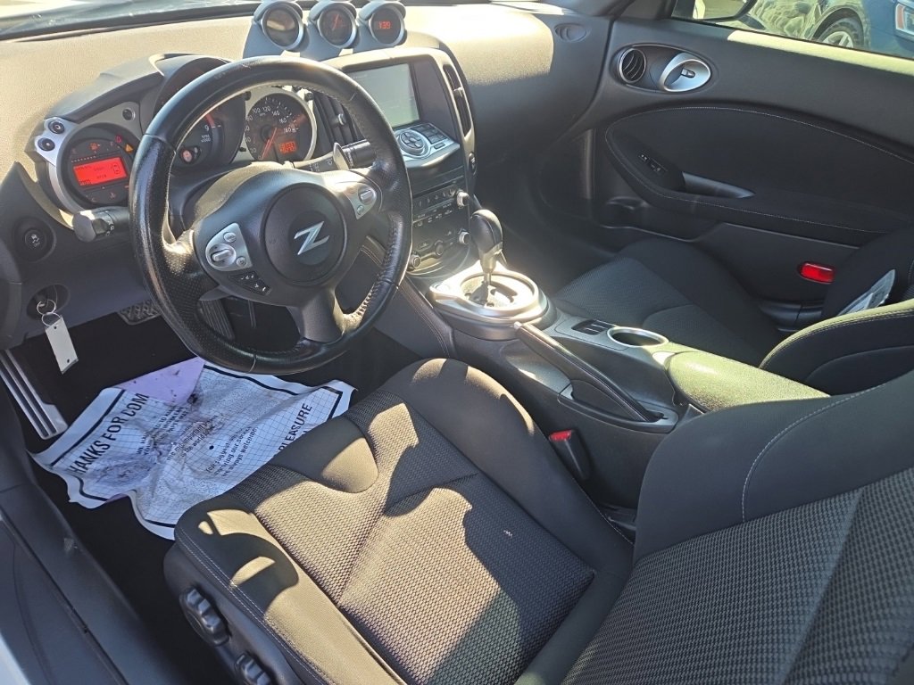 Used 2016 Nissan 370Z w/ Sport Package image 15