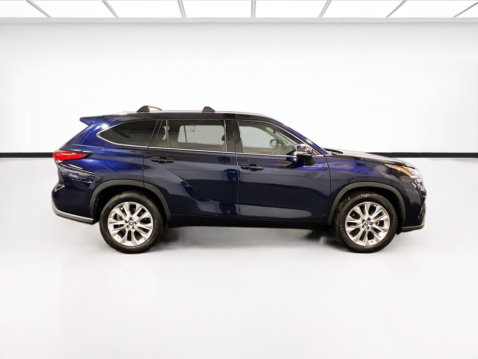 Used 2021 Toyota Highlander Limited FWD image 26