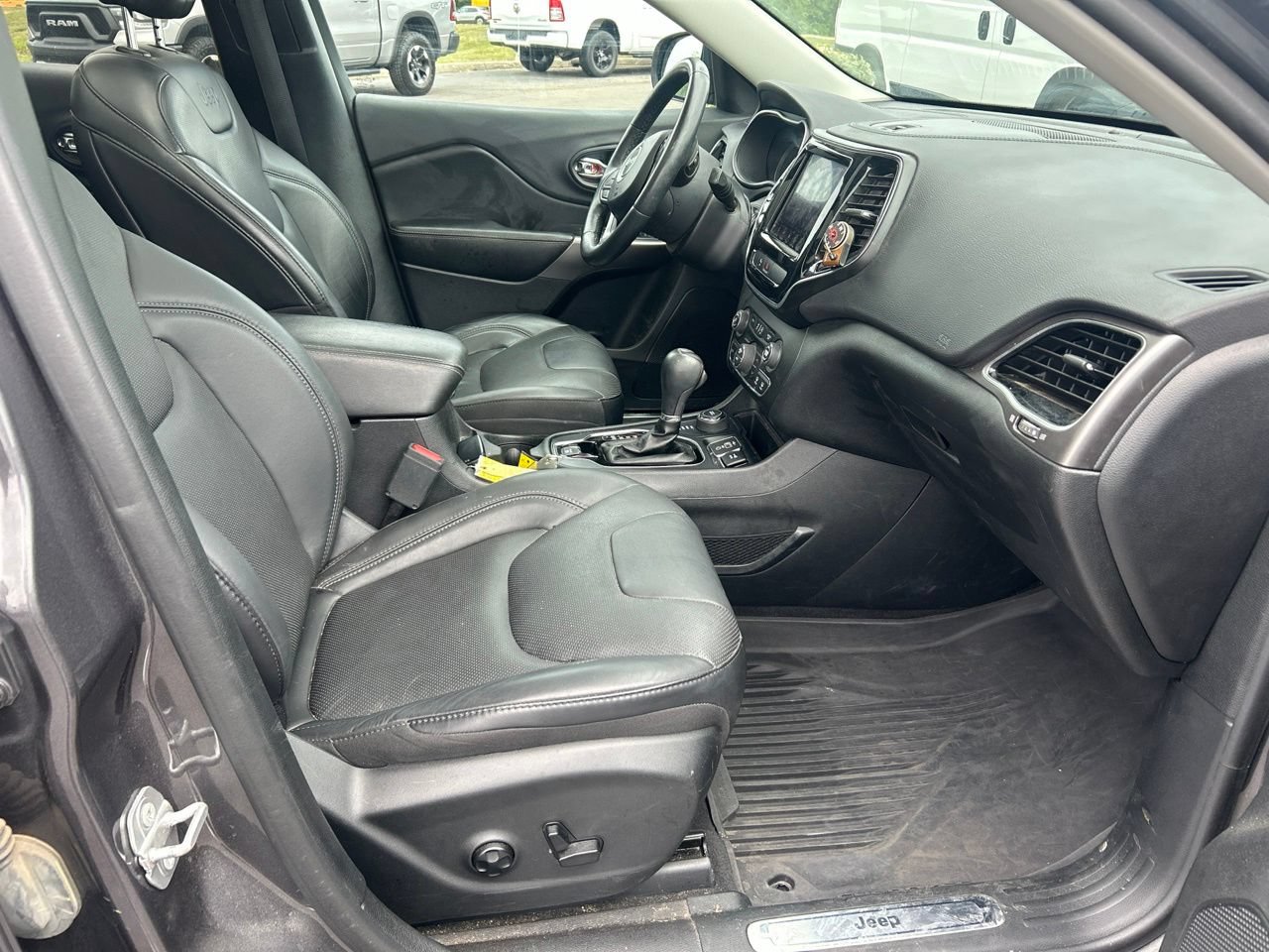 Used 2019 Jeep Cherokee Limited AWD/4WD image 15