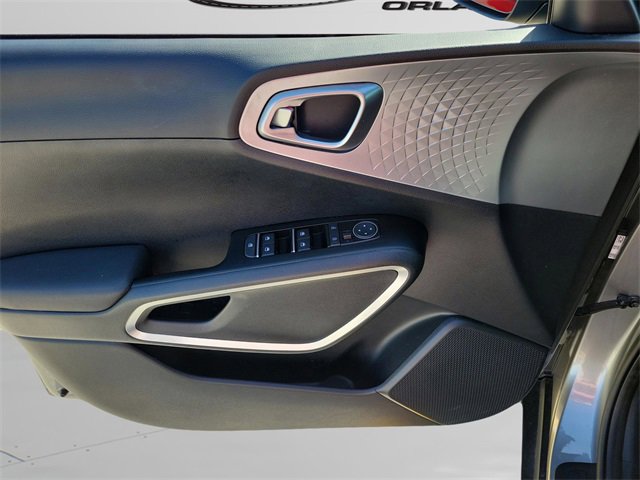 Used 2025 Kia Soul LX image 12