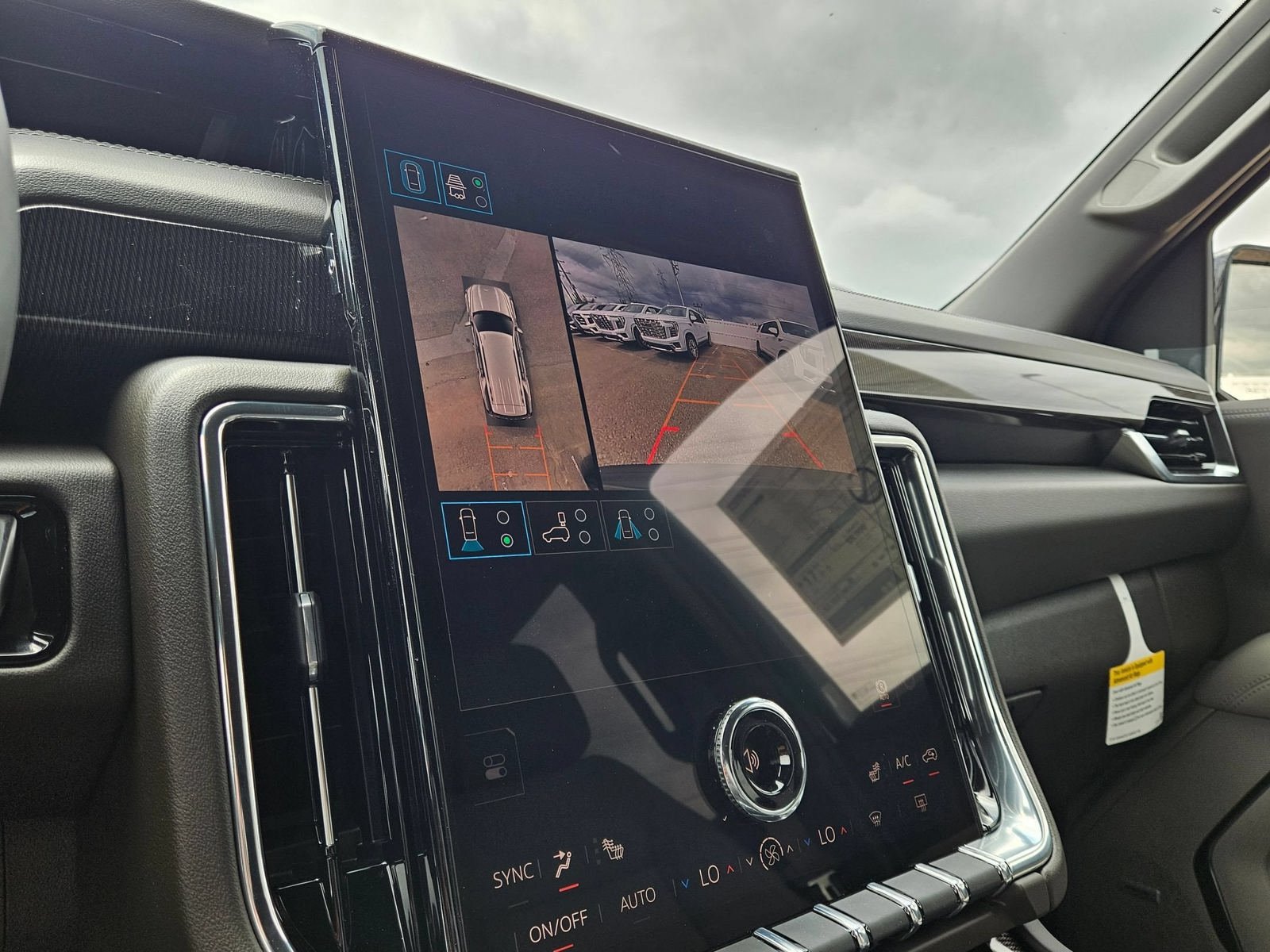 New 2026 GMC Yukon Elevation AWD/4WD image 17