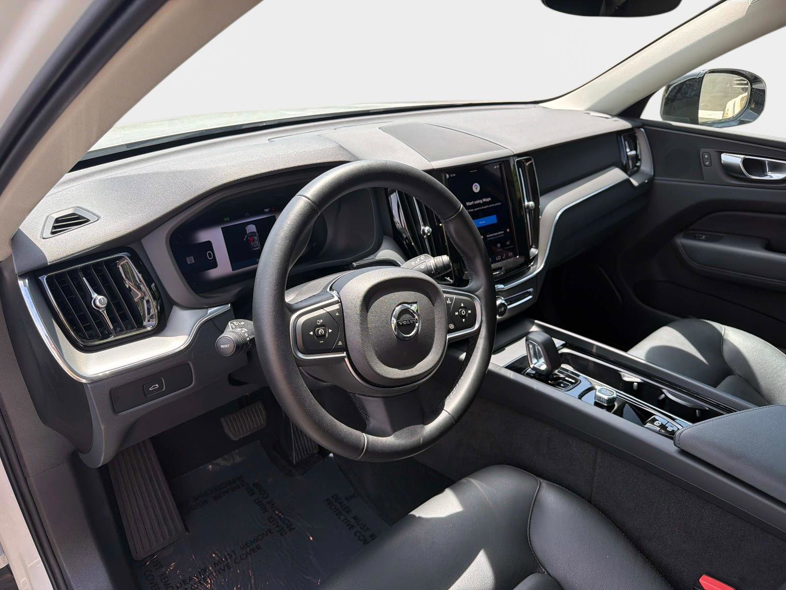 Certified 2025 Volvo XC60 B5 Core AWD/4WD image 17