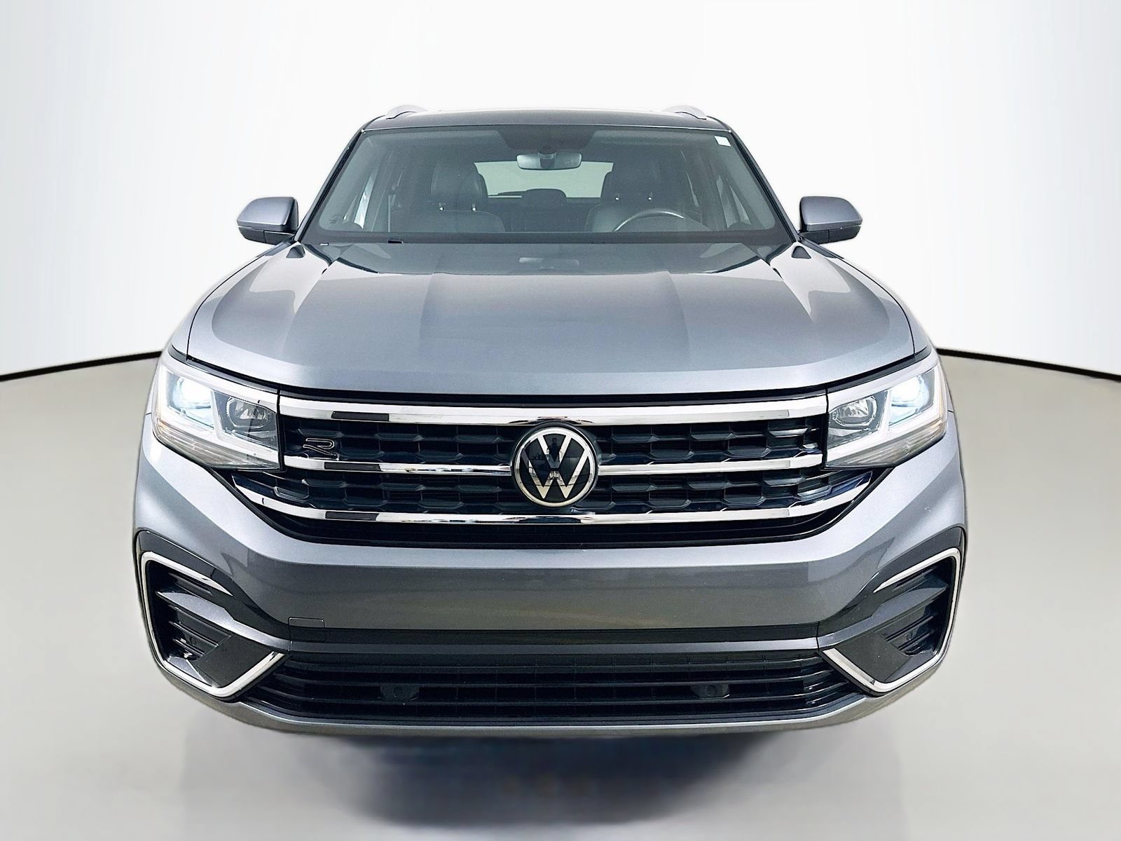 Used 2020 Volkswagen Atlas Cross Sport SE w/ Panoramic Sunroof Package AWD/4WD image 2