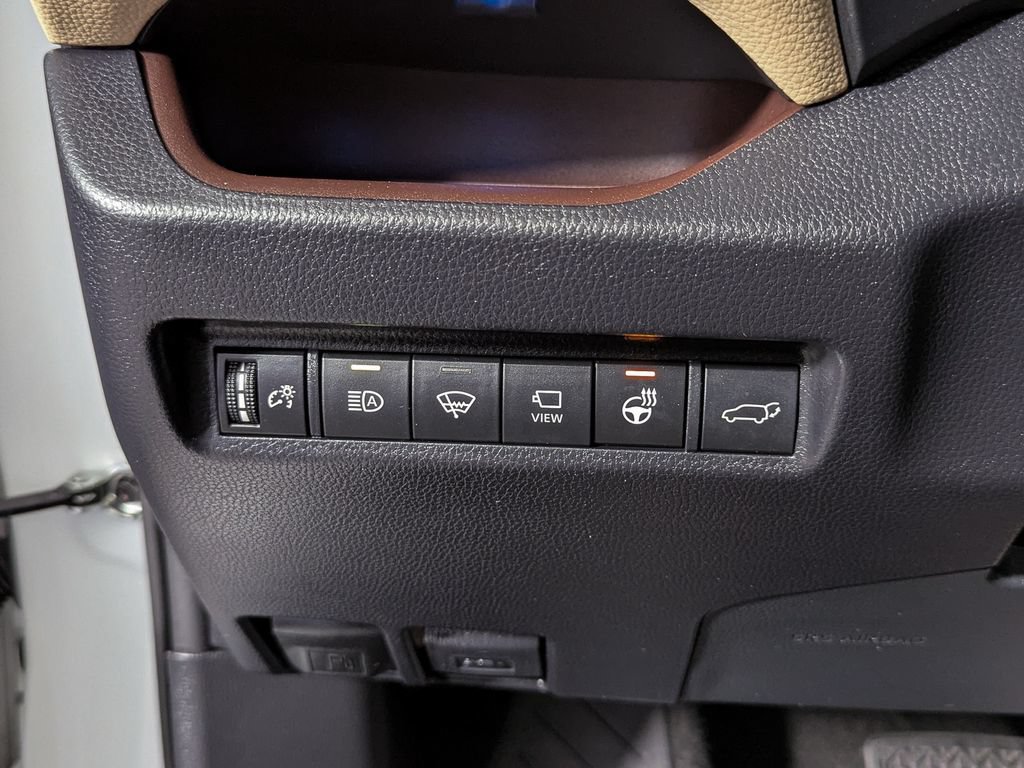 Used 2020 Toyota RAV4 Limited AWD/4WD image 33