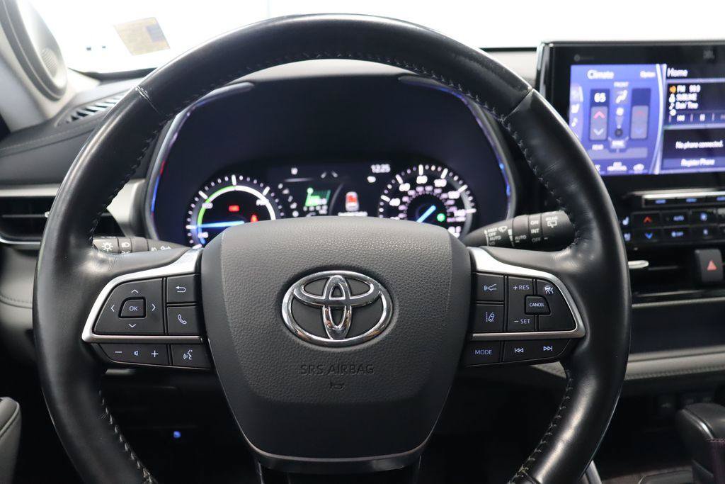 Used 2021 Toyota Highlander Platinum AWD/4WD image 18