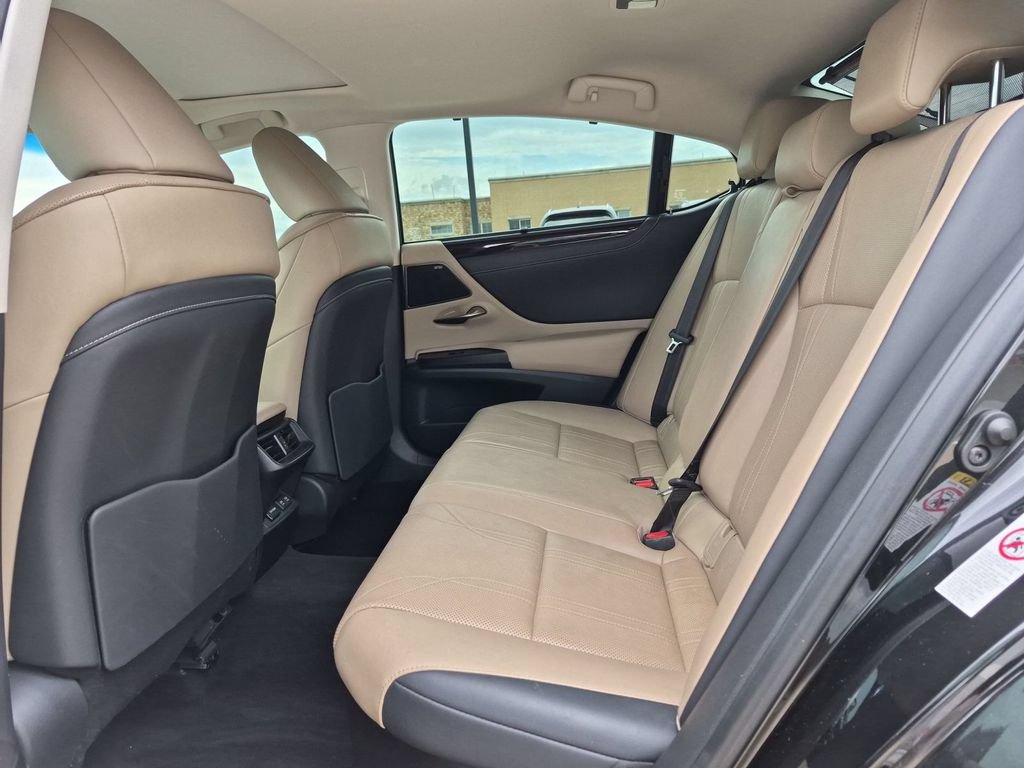 Used 2019 Lexus ES 300h Ultra Luxury FWD image 10