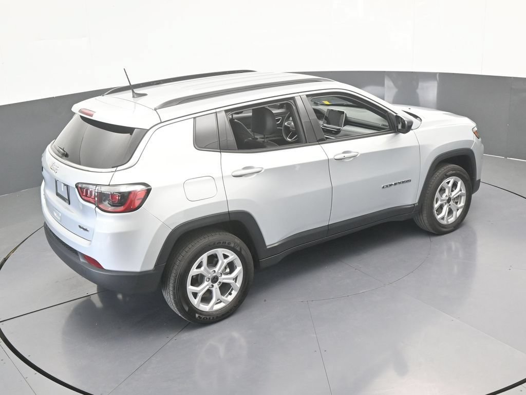 Used 2025 Jeep Compass Latitude AWD/4WD image 21