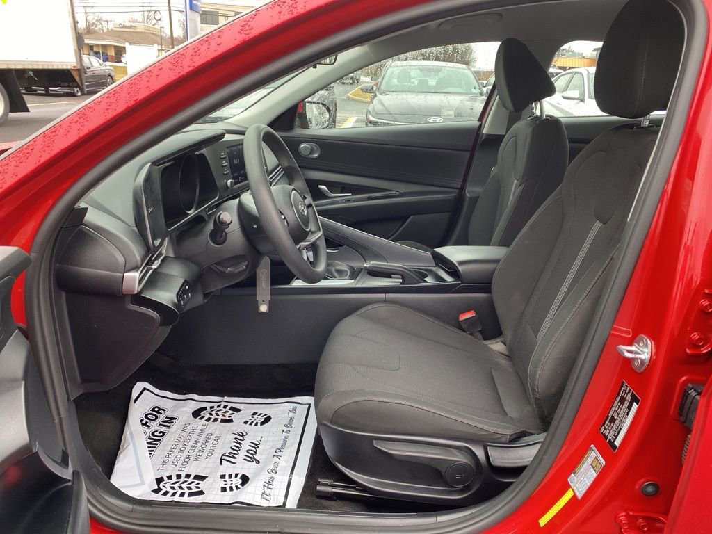 Certified 2021 Hyundai Elantra SE image 12