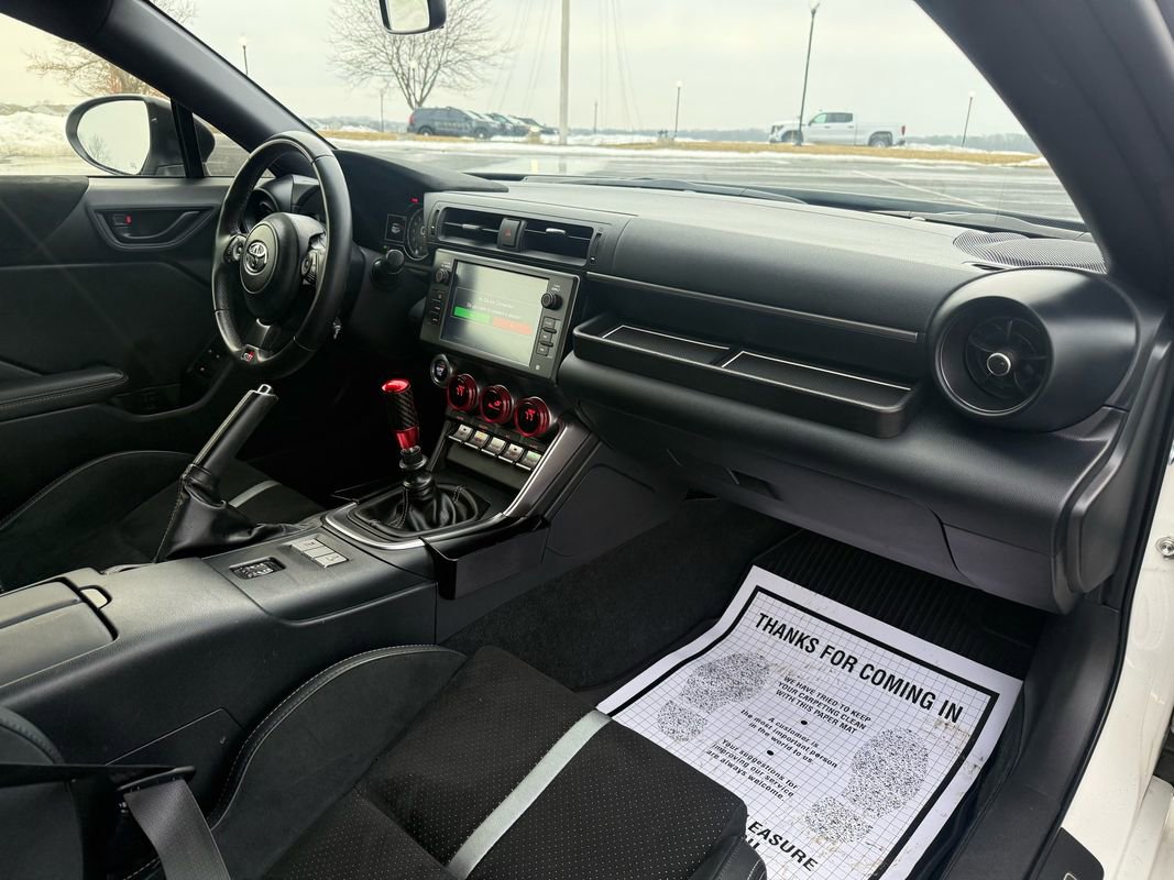 Used 2024 Toyota GR86 Premium image 11