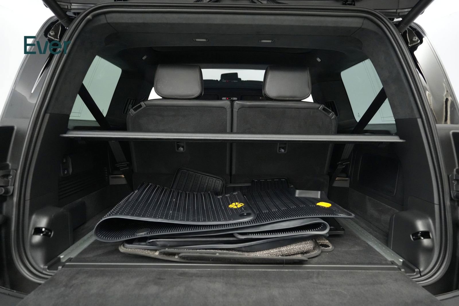 Used 2025 Rivian R1S Premium image 8