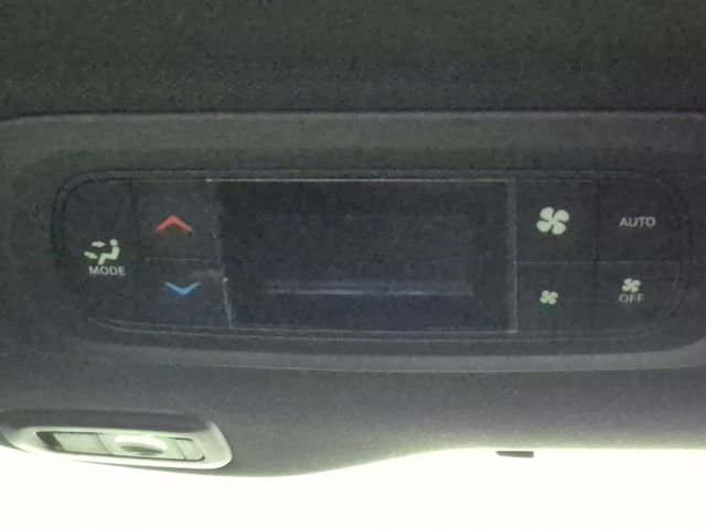 Used 2025 Chrysler Pacifica Limited image 23