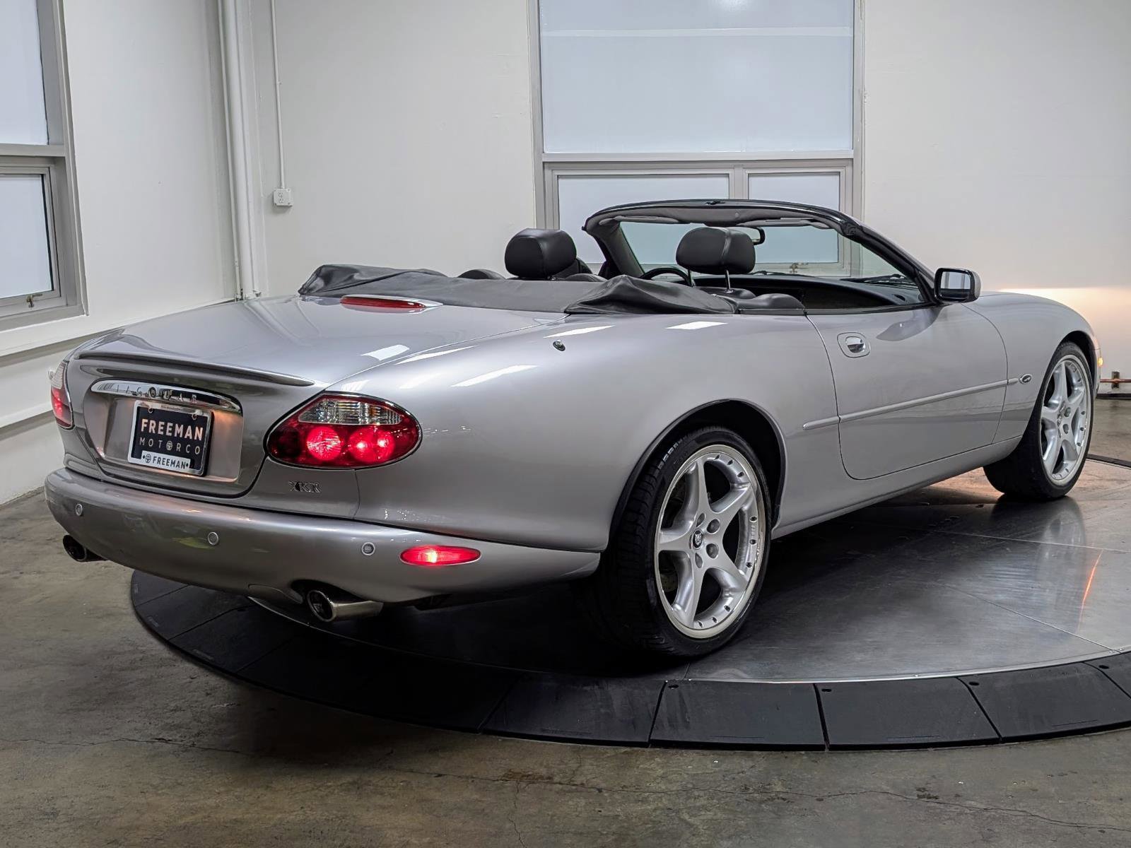 Used 2001 Jaguar XKR Convertible image 3