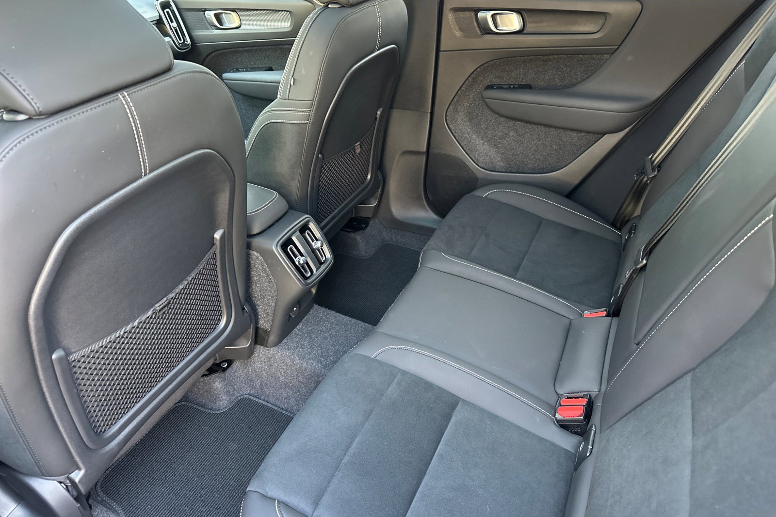 New 2025 Volvo XC40 B5 Plus image 13