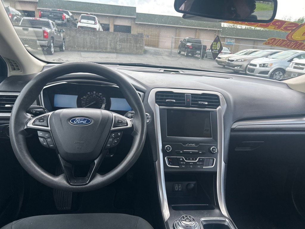 Used 2020 Ford Fusion SE image 13
