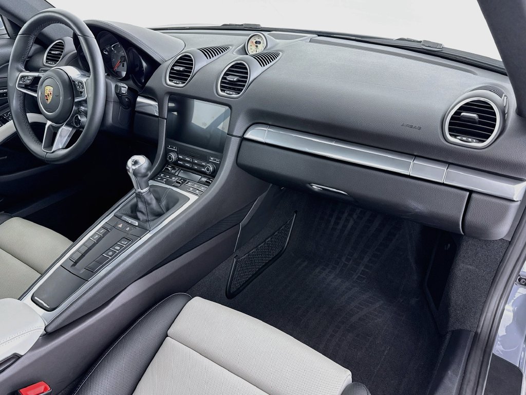 Certified 2024 Porsche 718 Cayman S RWD image 28