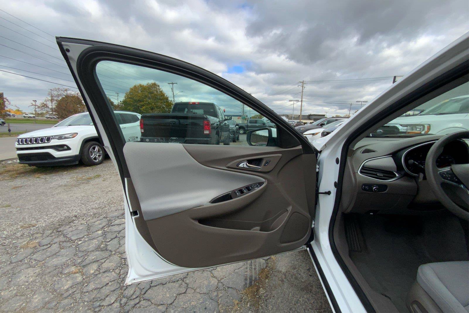 Used 2024 Chevrolet Malibu LT FWD image 20