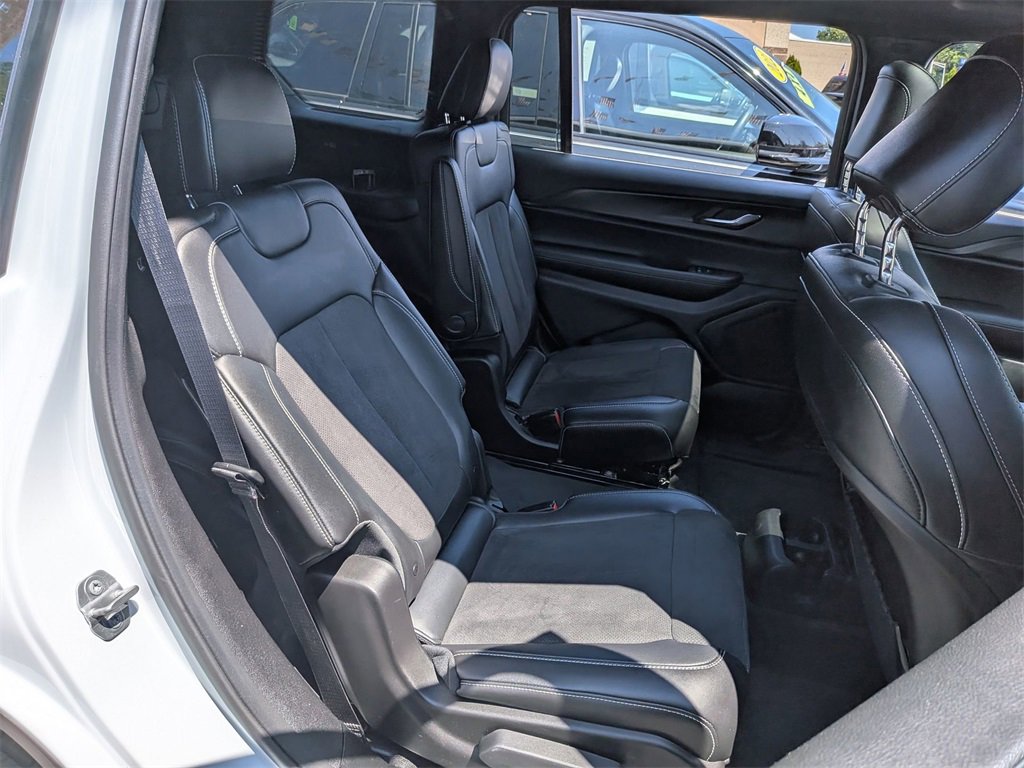 Used 2025 Jeep Grand Cherokee L Altitude image 25