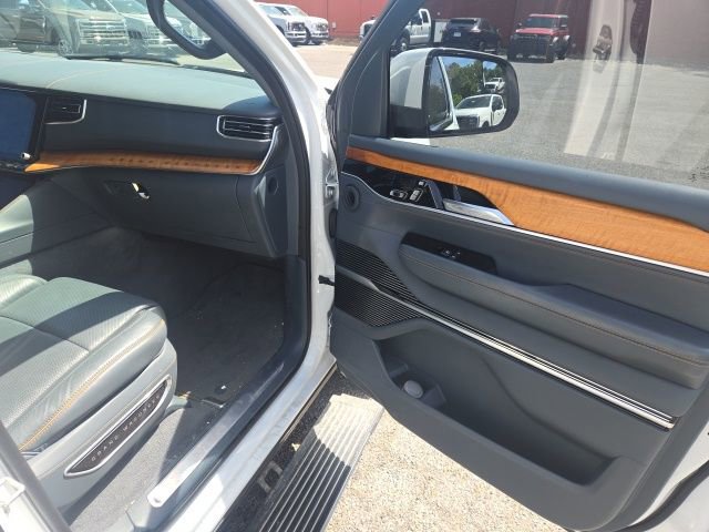 Used 2022 Jeep Grand Wagoneer Series II w/ Premium Group II AWD/4WD image 7