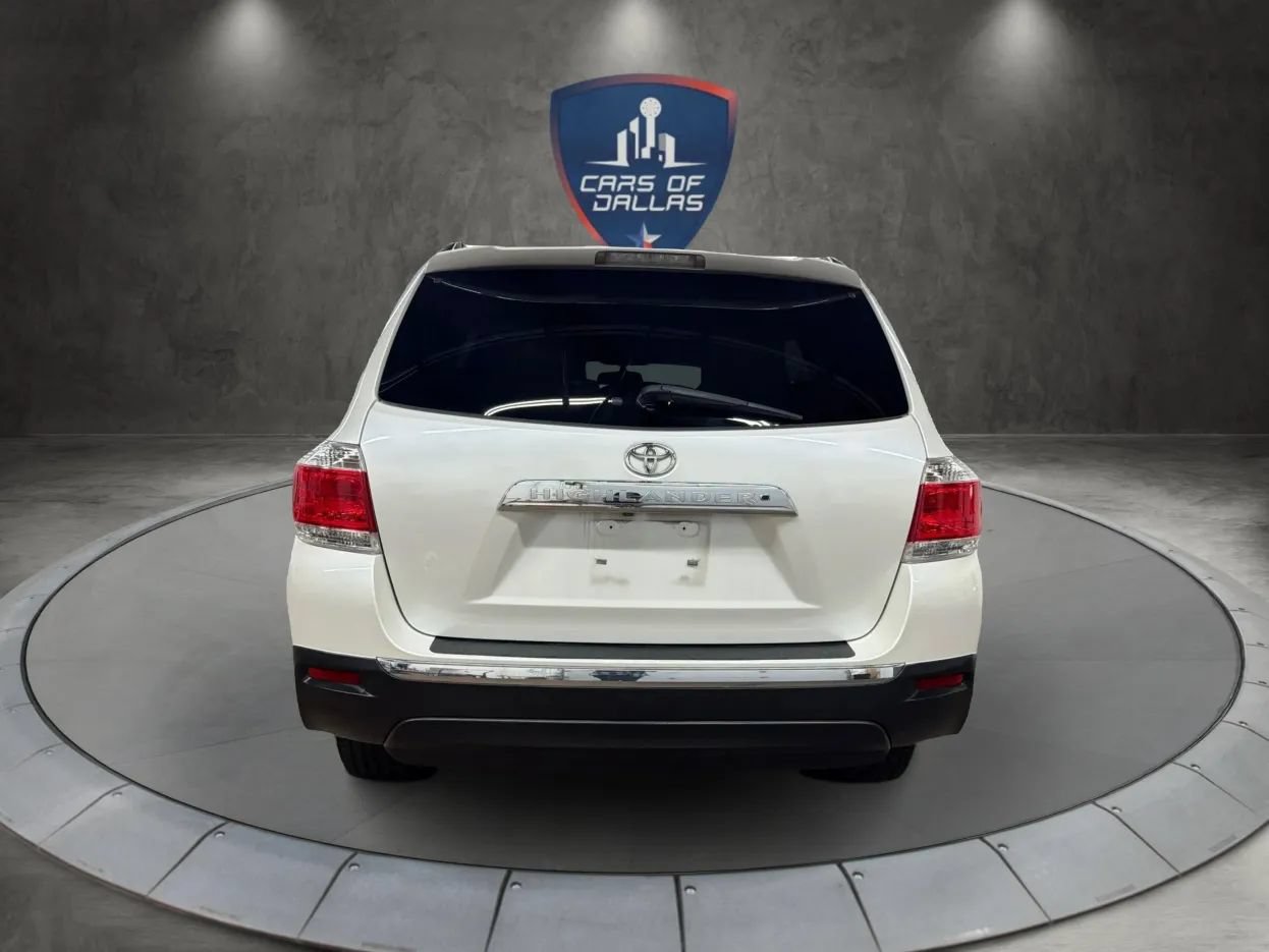 Used 2011 Toyota Highlander Limited w/ Tow Pkg FWD image 4