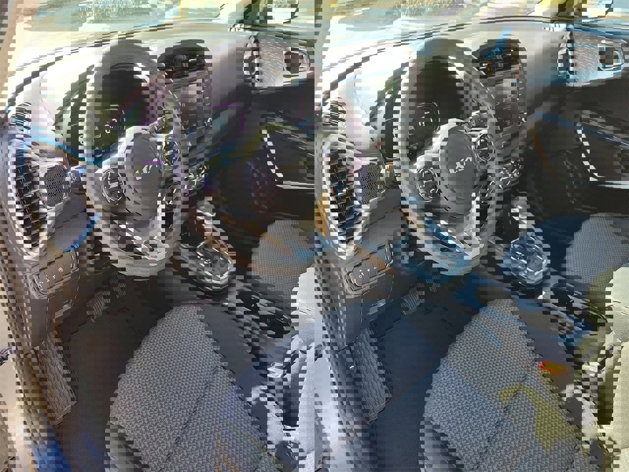 Used 2025 Kia Soul LX w/ LX Technology Package image 14