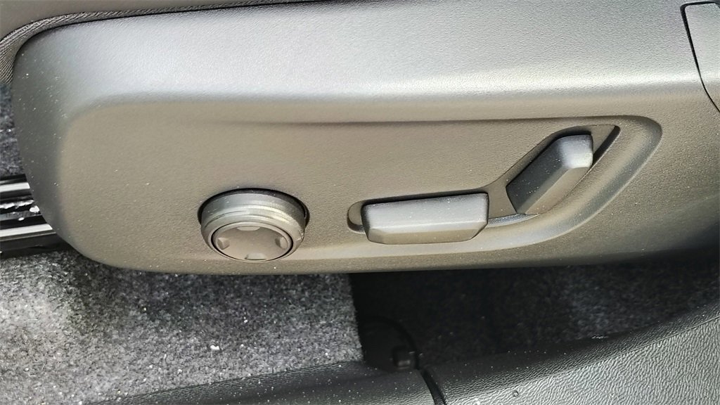 New 2026 Volvo XC40 B5 Ultra w/ Protection Package Premier image 11