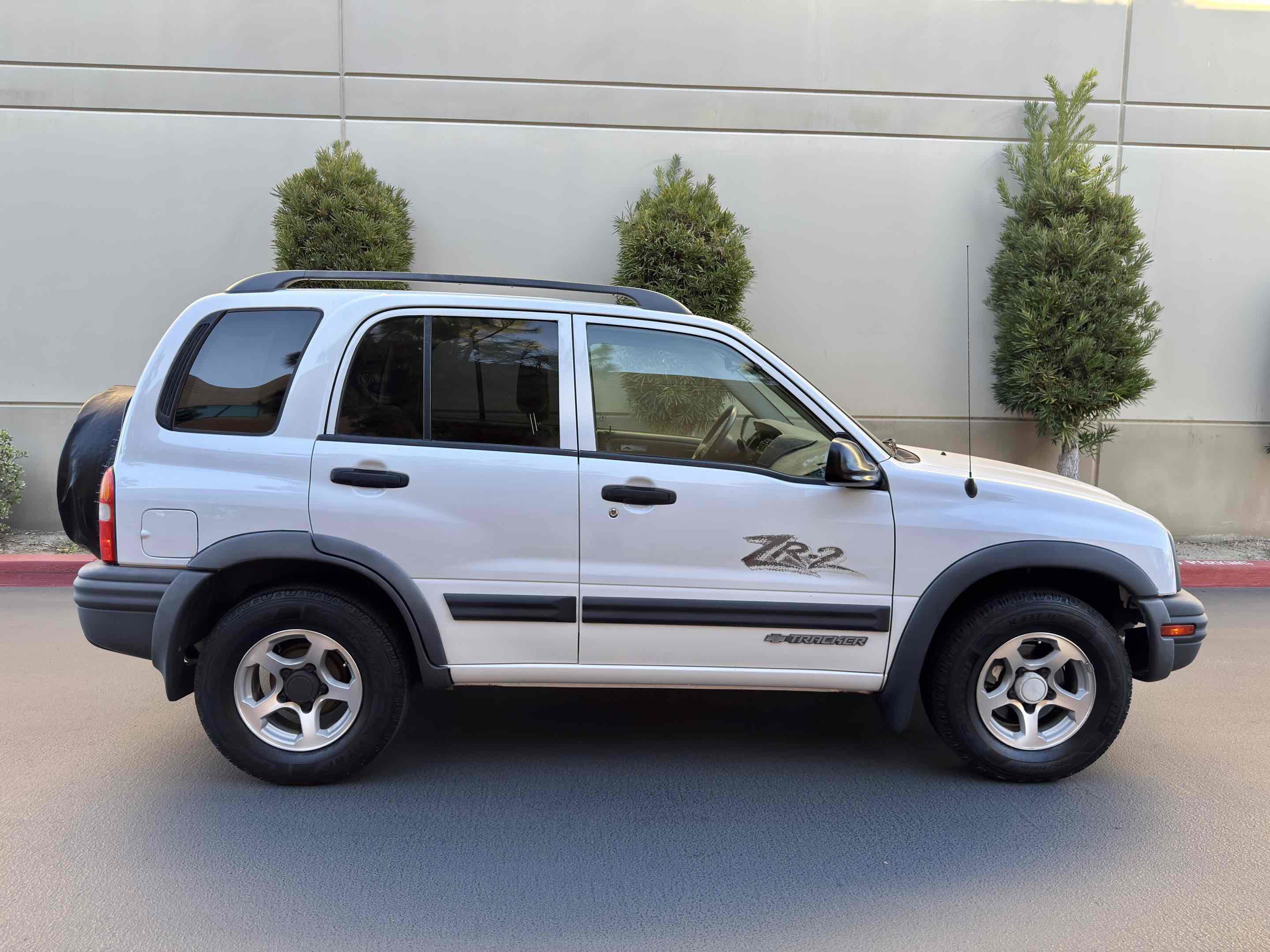 Used 2003 Chevrolet Tracker ZR2 image 10