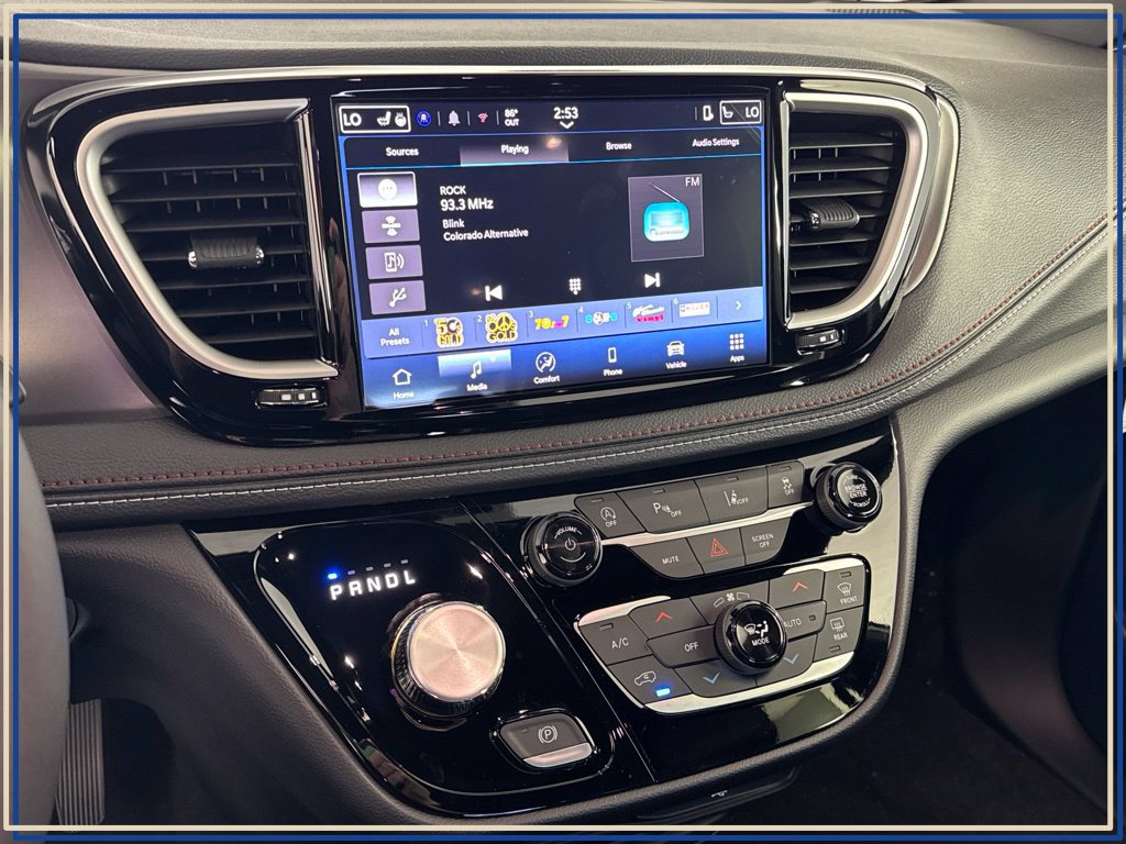New 2027 Chrysler Pacifica Select AWD/4WD image 18