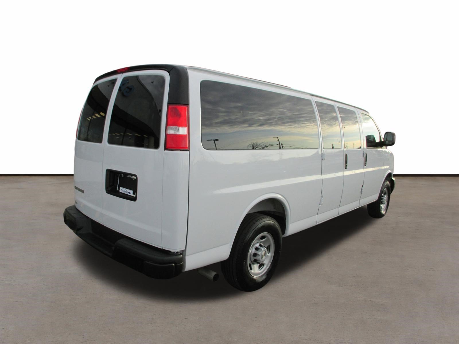 Used 2025 Chevrolet Express 3500 LS RWD image 3