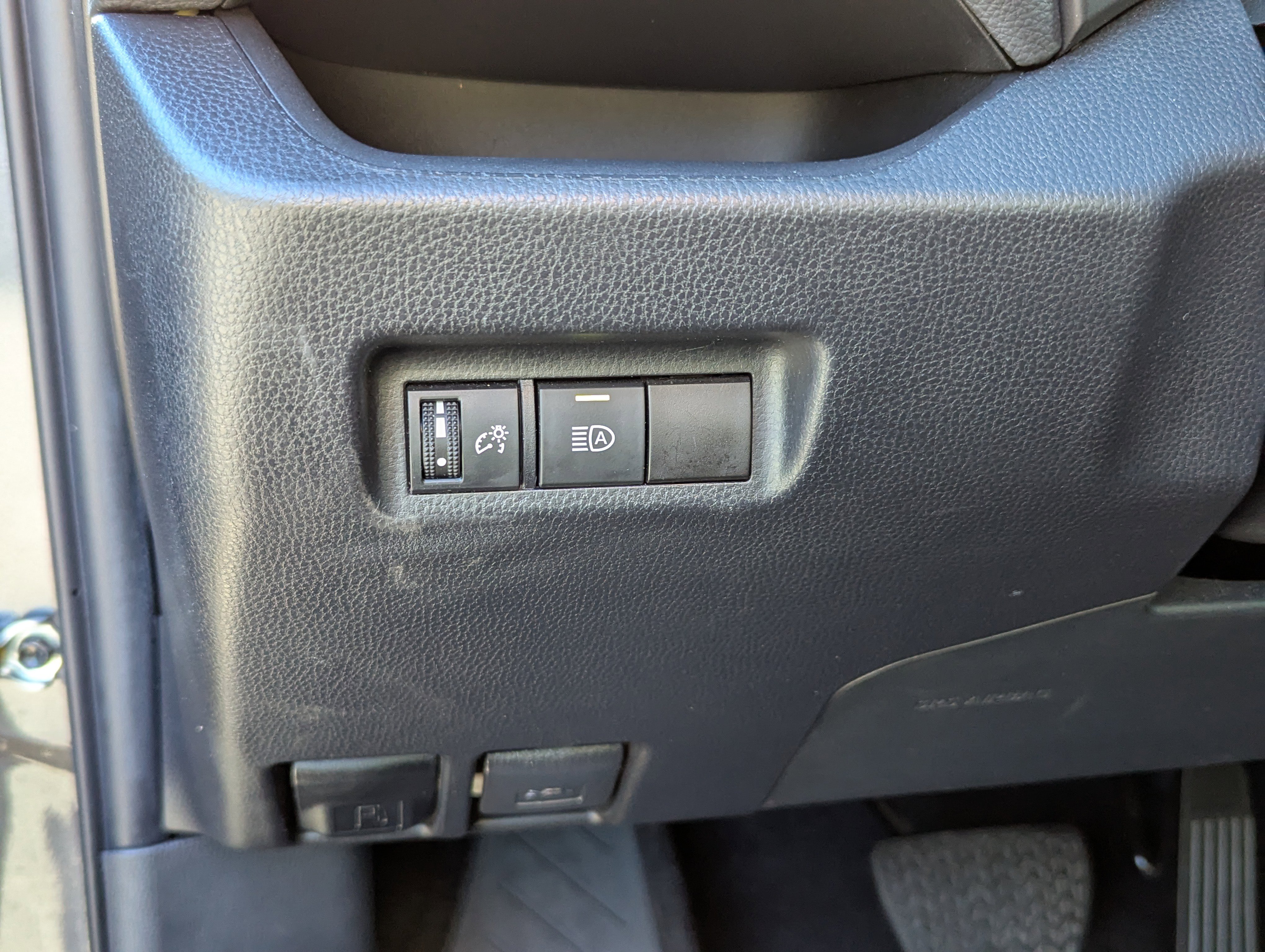 Used 2023 Toyota RAV4 XLE image 17