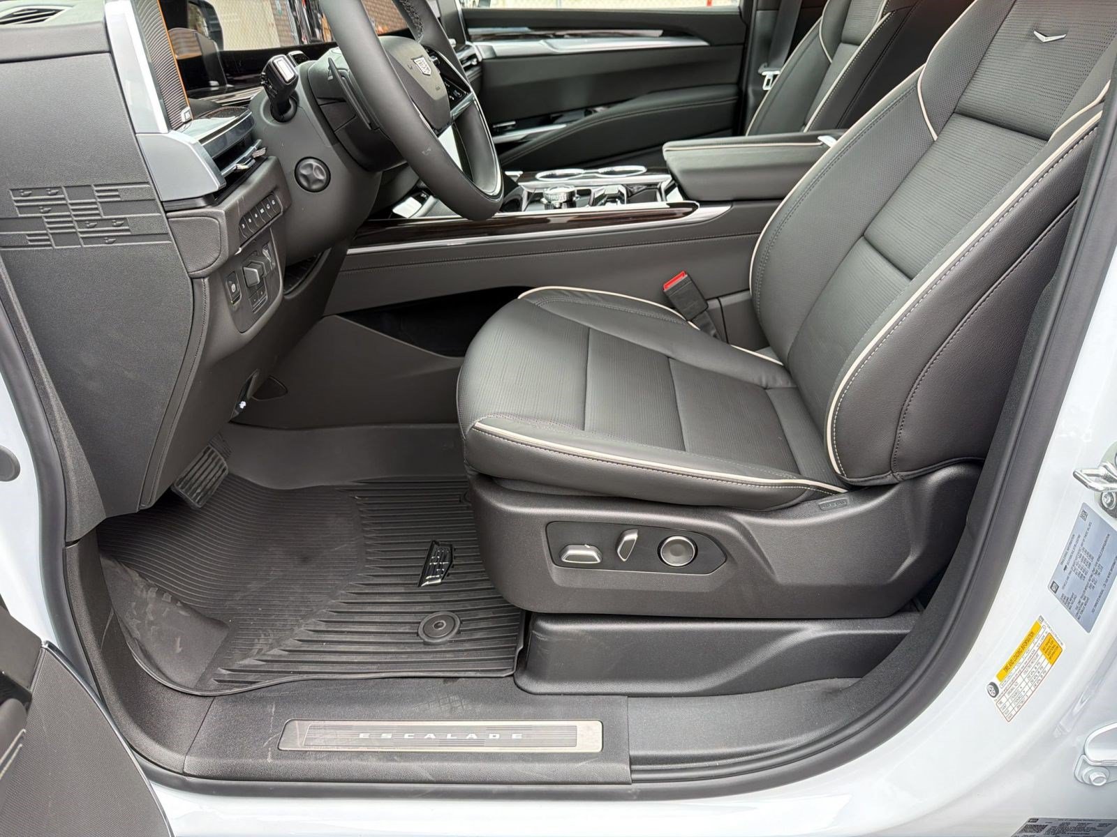 New 2026 Cadillac Escalade Luxury w/ Touring Package AWD/4WD image 4
