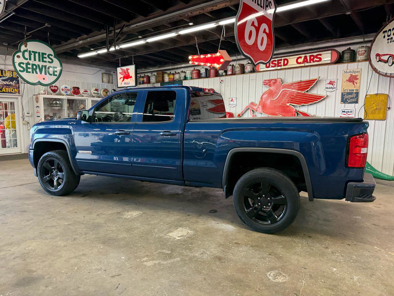 Used 2017 GMC Sierra 1500 SLE w/ SLE Value Package image 2