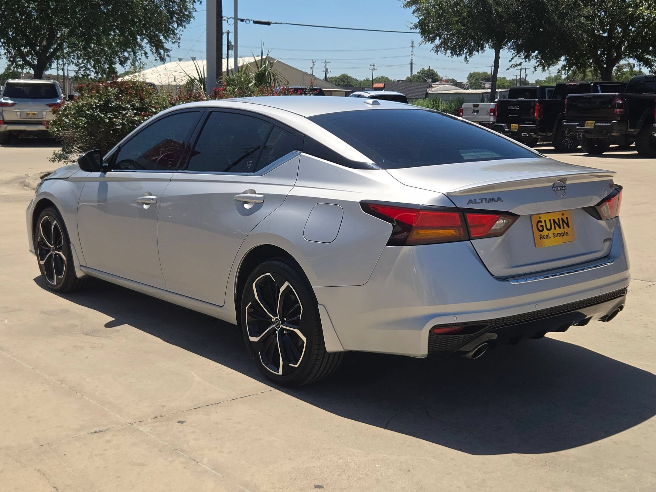 Used 2023 Nissan Altima 2.5 SR AWD/4WD image 5