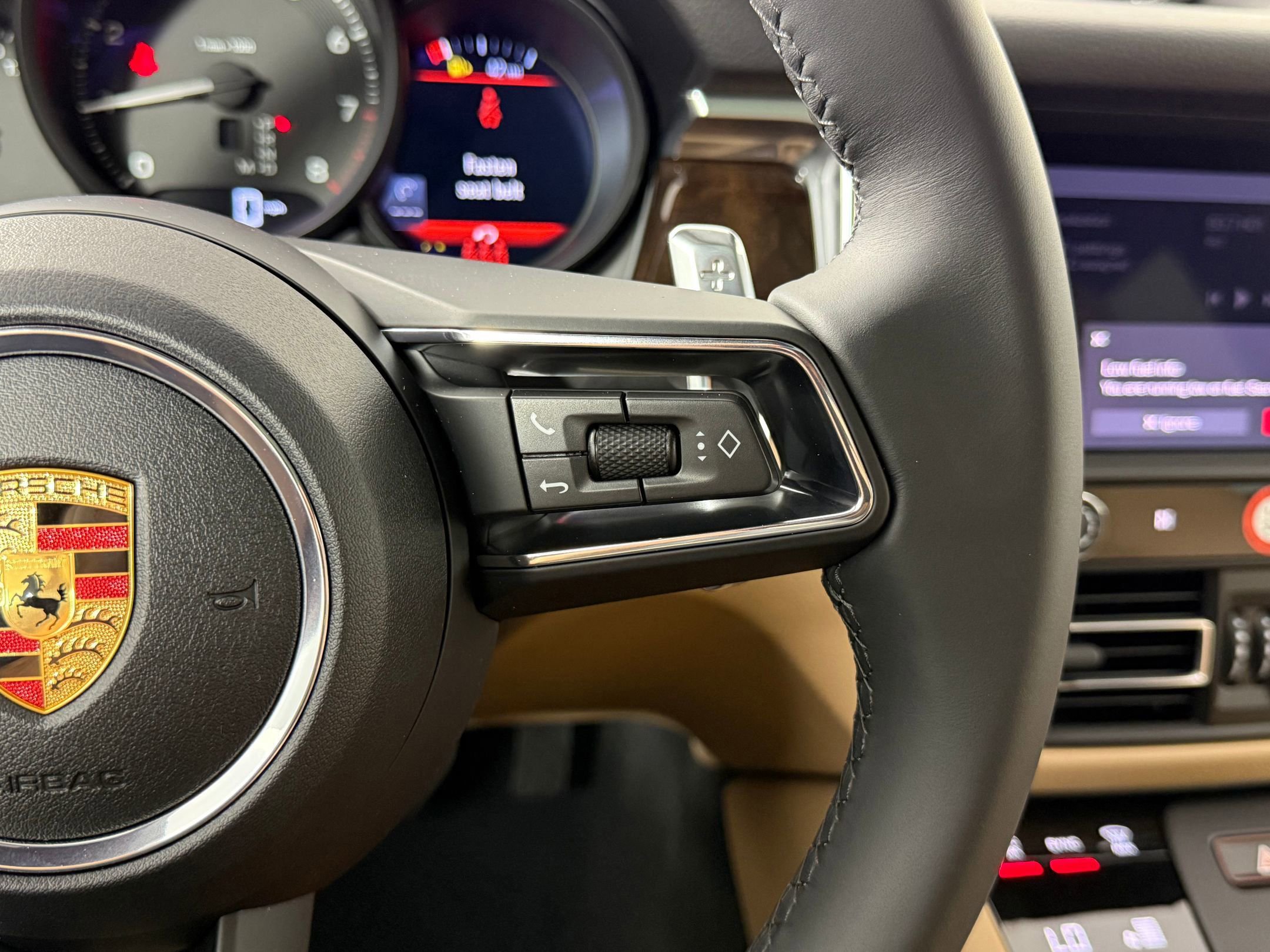 Certified 2026 Porsche Macan AWD/4WD image 21