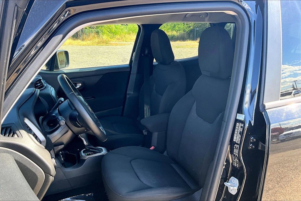 Used 2015 Jeep Renegade Latitude w/ Popular Equipment Group AWD/4WD image 9