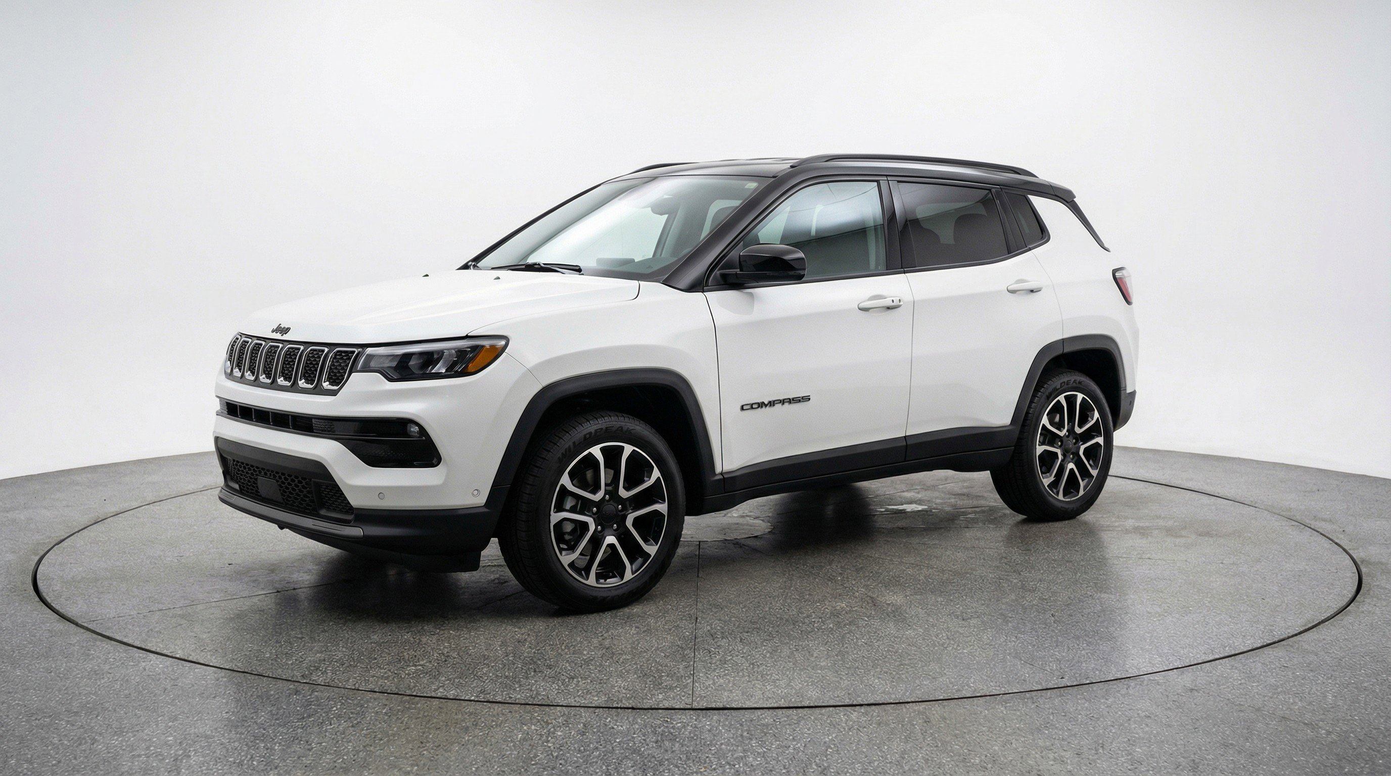Used 2025 Jeep Compass Trailhawk AWD/4WD image 3