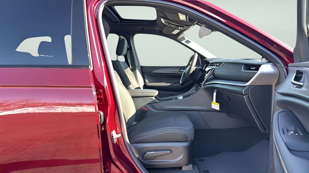 New 2026 Jeep Grand Cherokee Laredo image 34