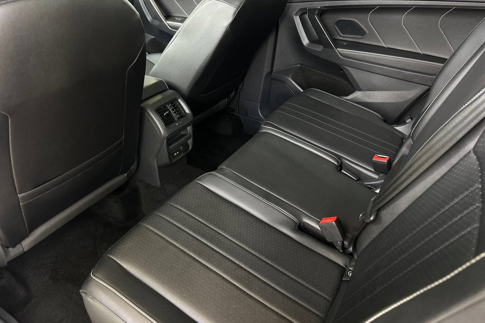 Used 2023 Volkswagen Tiguan SE R-Line FWD image 12