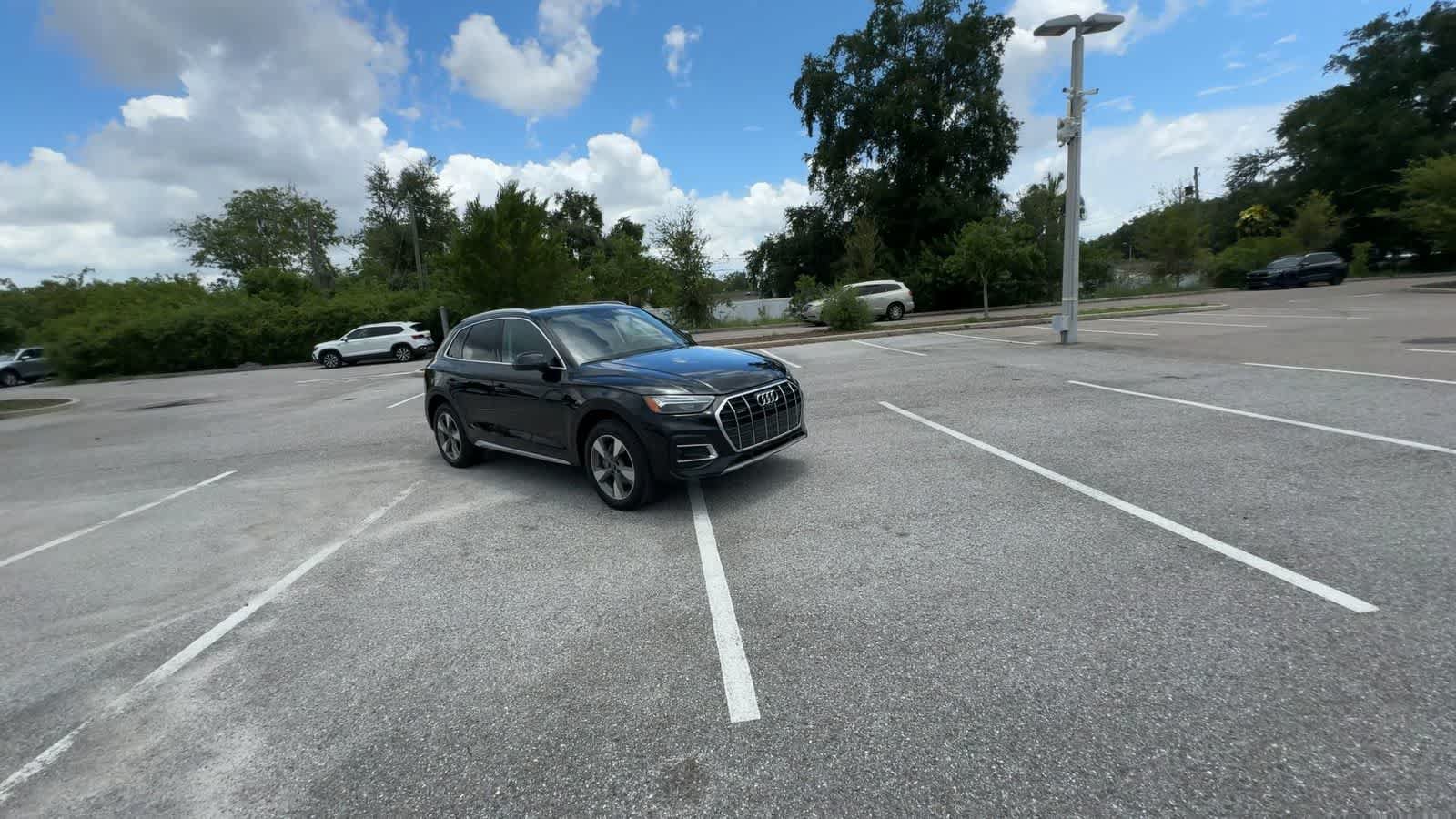 Used 2023 Audi Q5 2.0T Premium Plus w/ Premium Plus Package AWD/4WD image 2