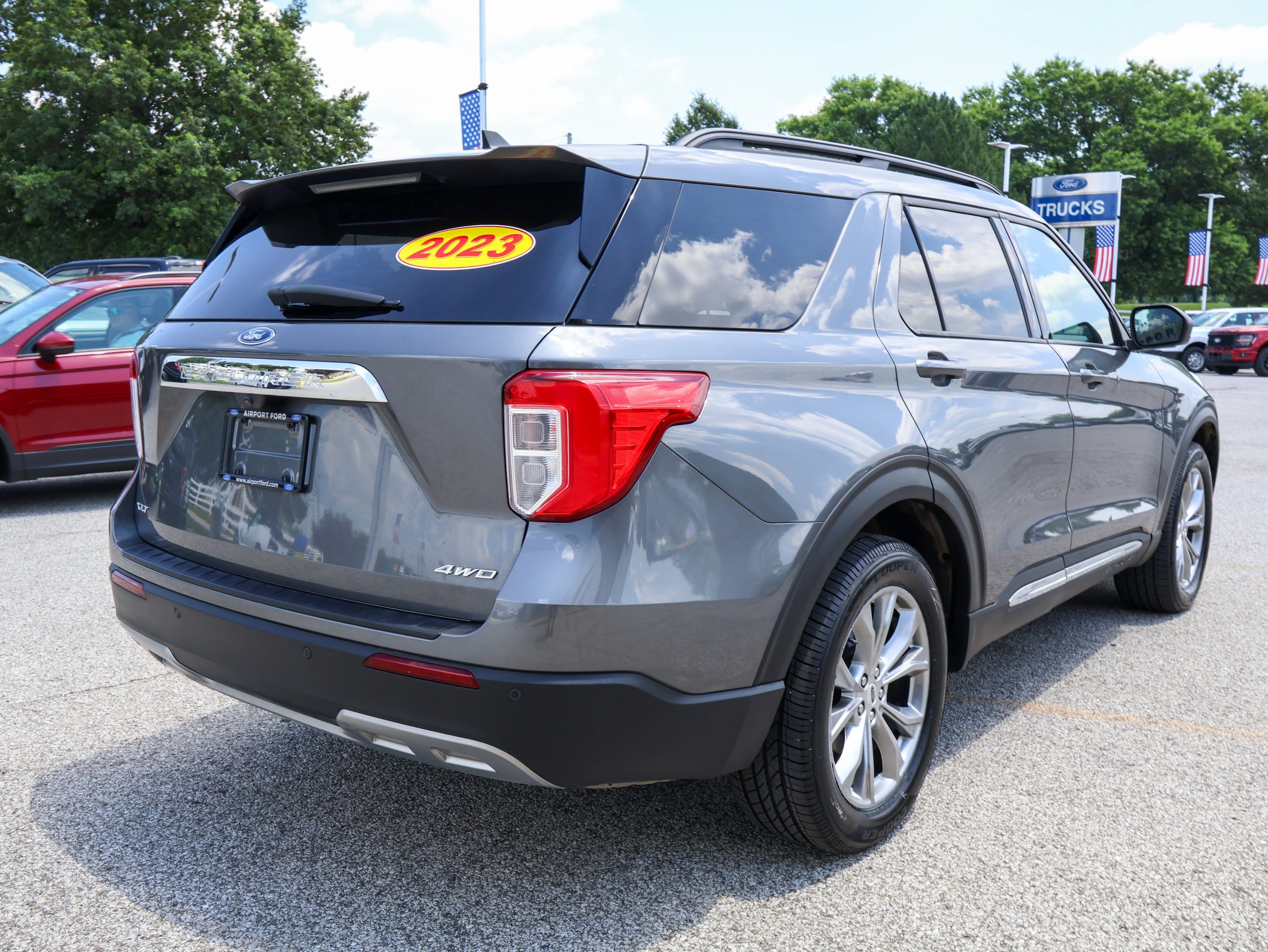 Used 2023 Ford Explorer XLT w/ Equipment Group 202A AWD/4WD image 5