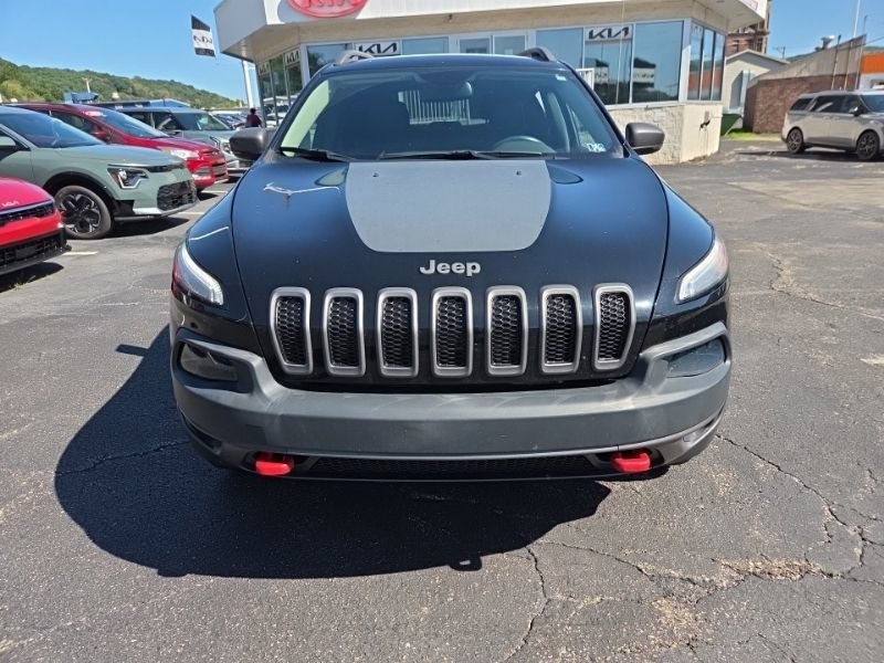Used 2018 Jeep Cherokee Trailhawk AWD/4WD image 2
