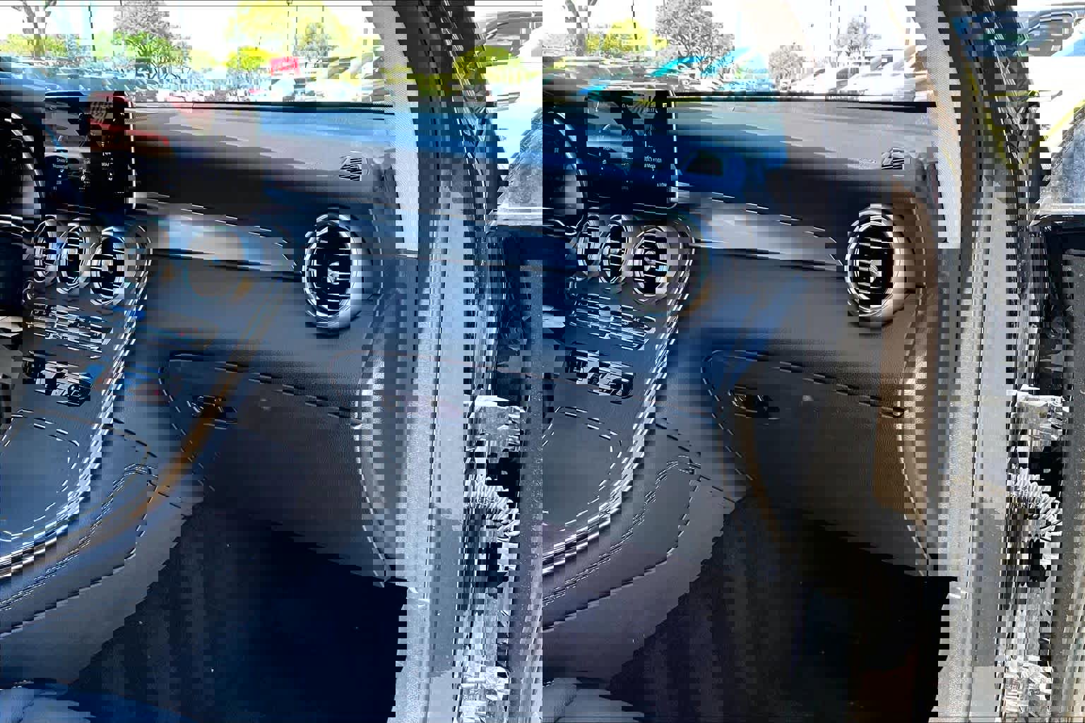 Used 2021 Mercedes-Benz GLC 300 4MATIC image 18