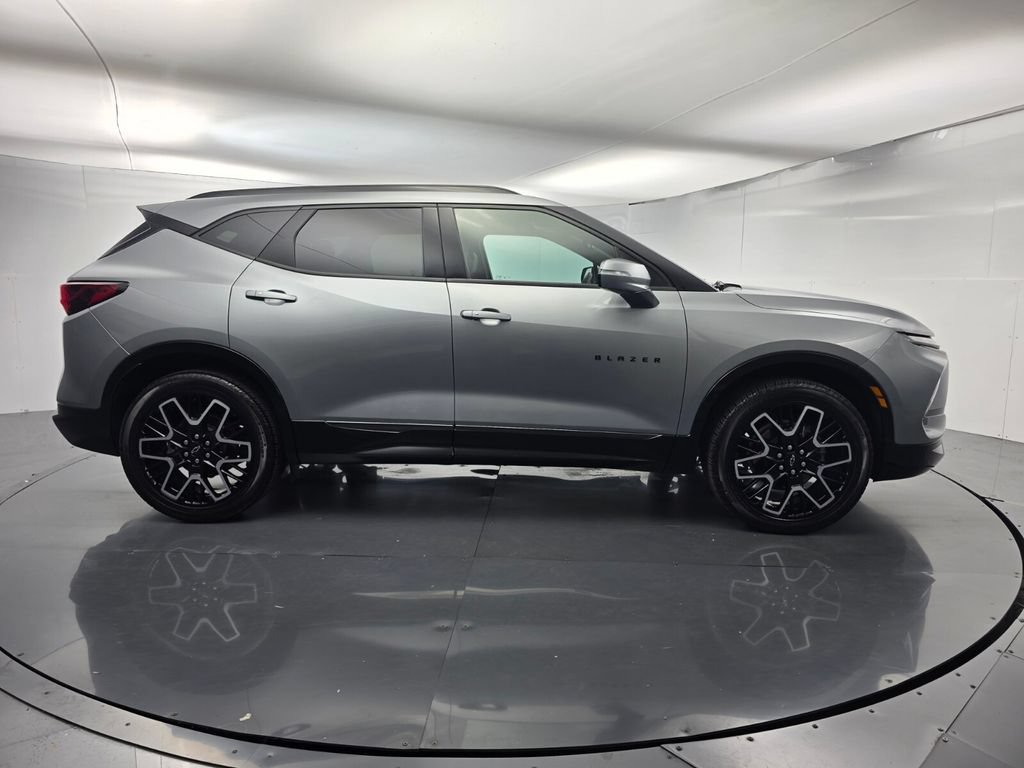 Used 2025 Chevrolet Blazer RS w/ Driver Confidence II Package FWD video 3