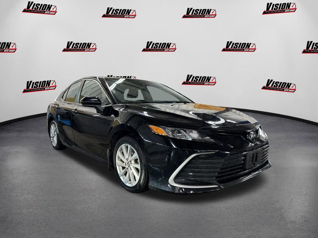 Used 2023 Toyota Camry LE image 3