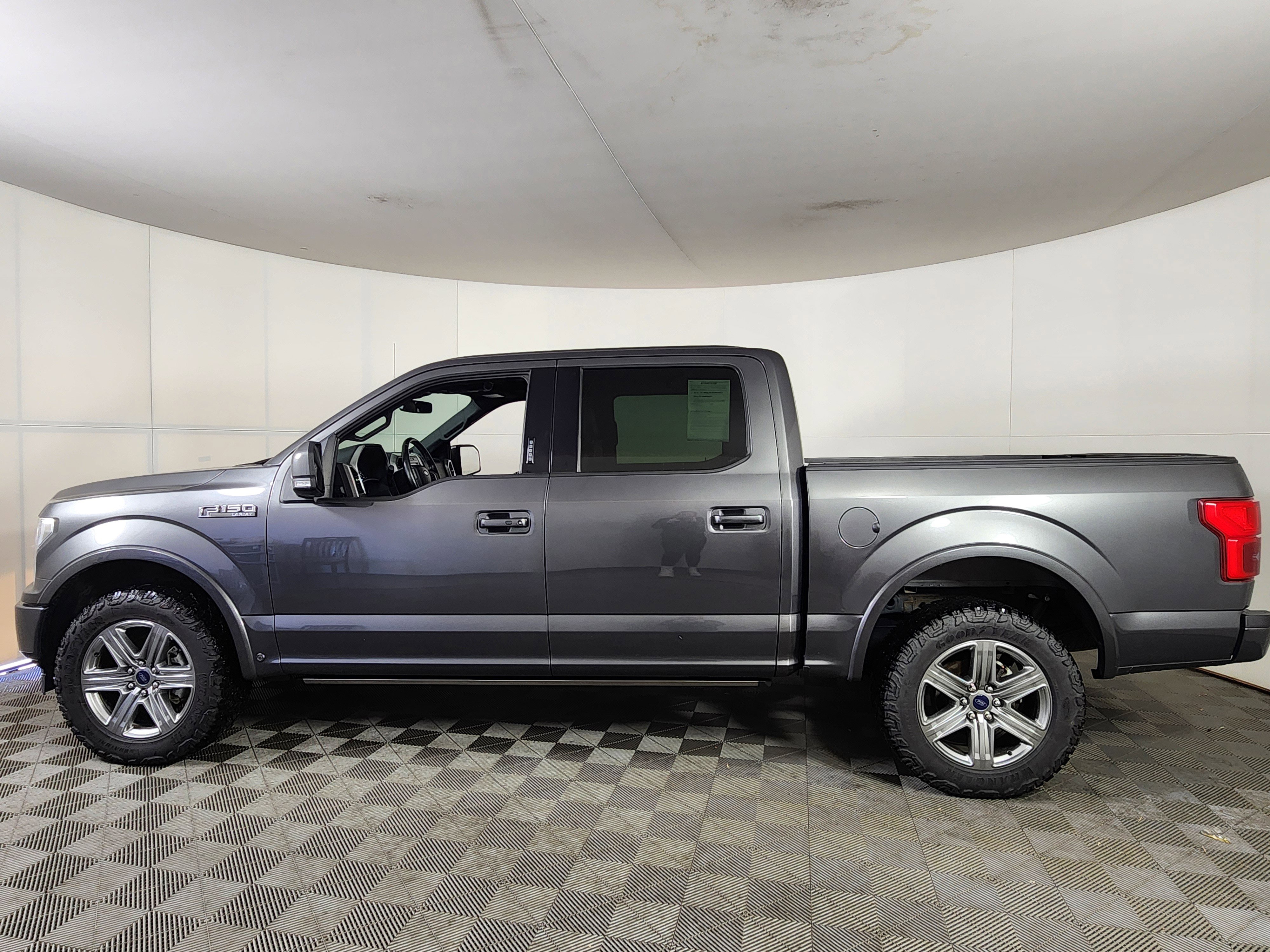 Used 2018 Ford F150 Lariat w/ Equipment Group 502A Luxury AWD/4WD image 4