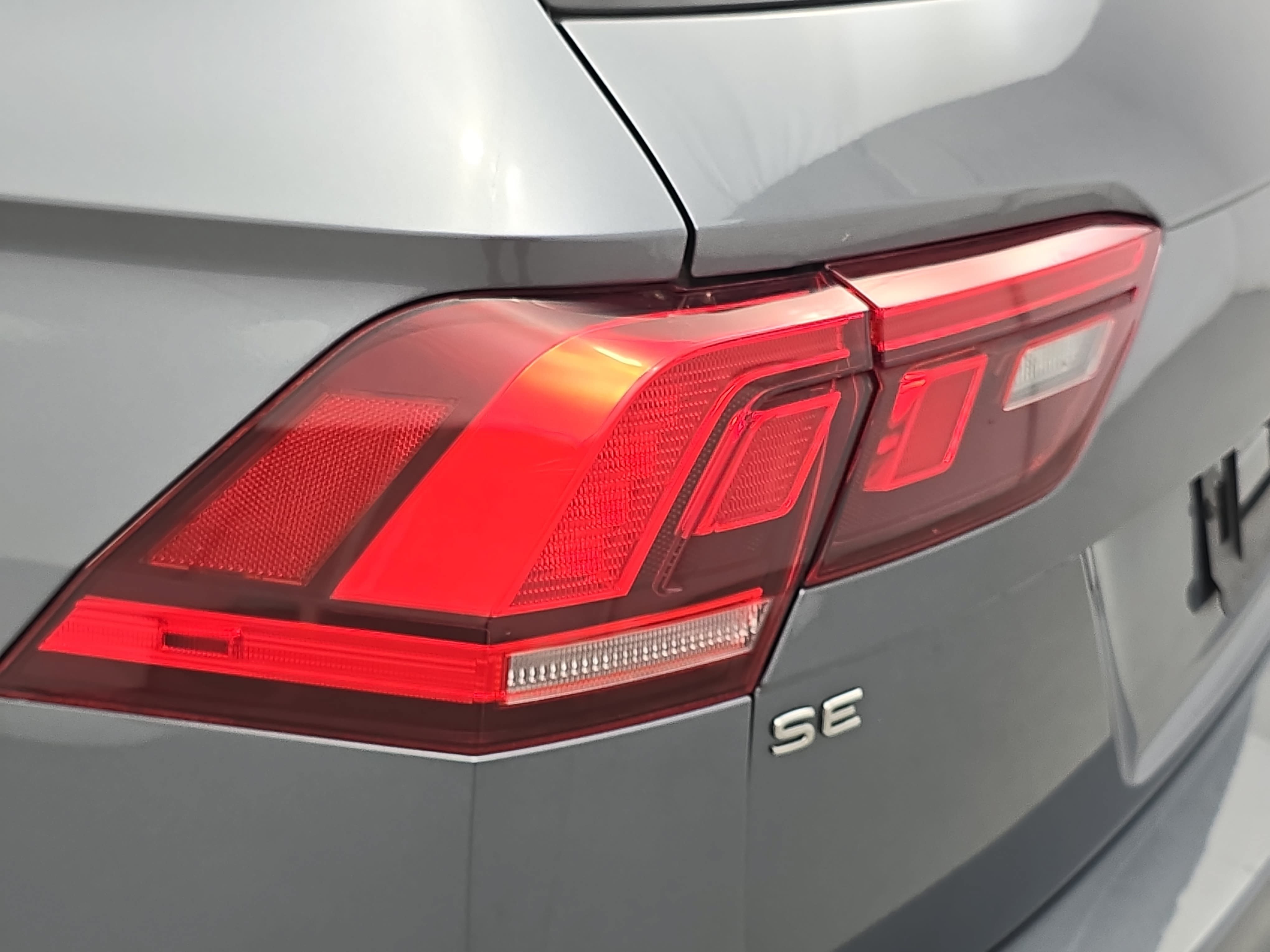 Used 2023 Volkswagen Tiguan SE FWD image 33
