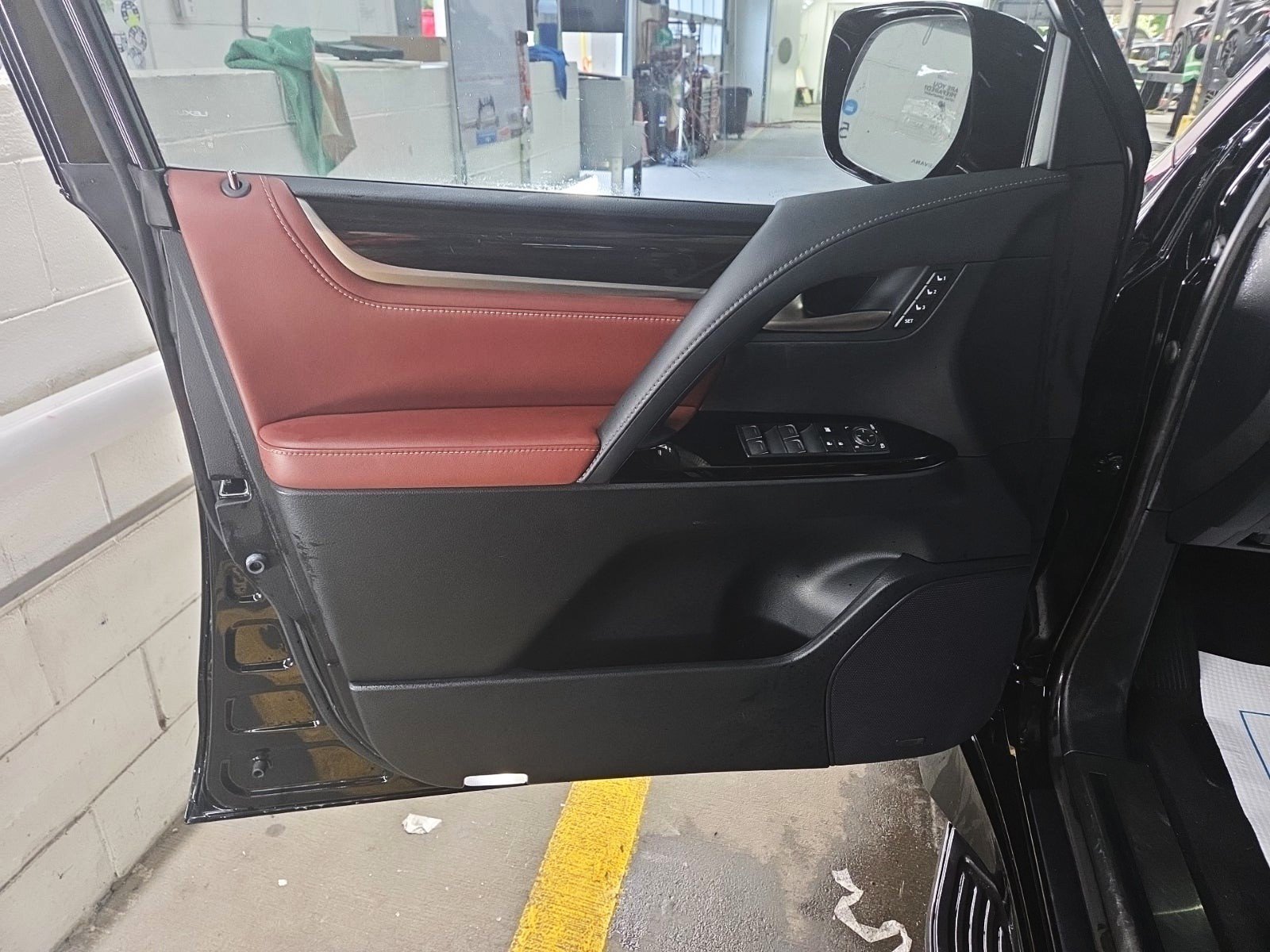 Used 2019 Lexus LX 570 4WD w/ Luxury Package image 13