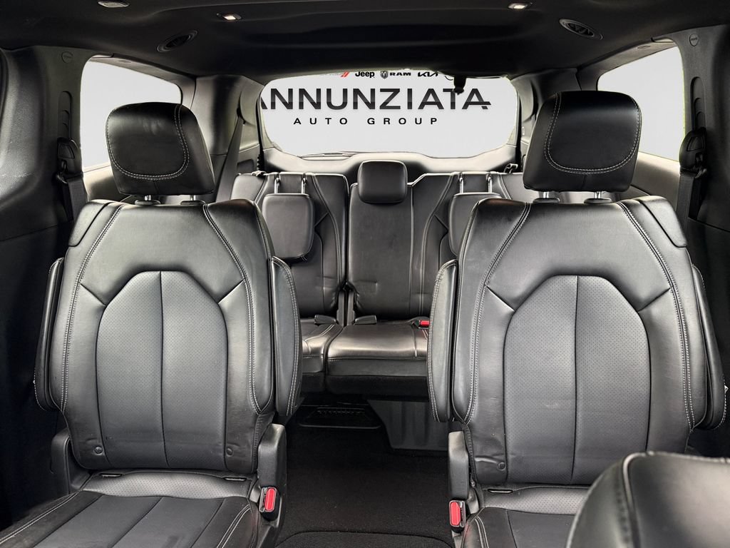 Used 2025 Chrysler Pacifica Select AWD/4WD image 17