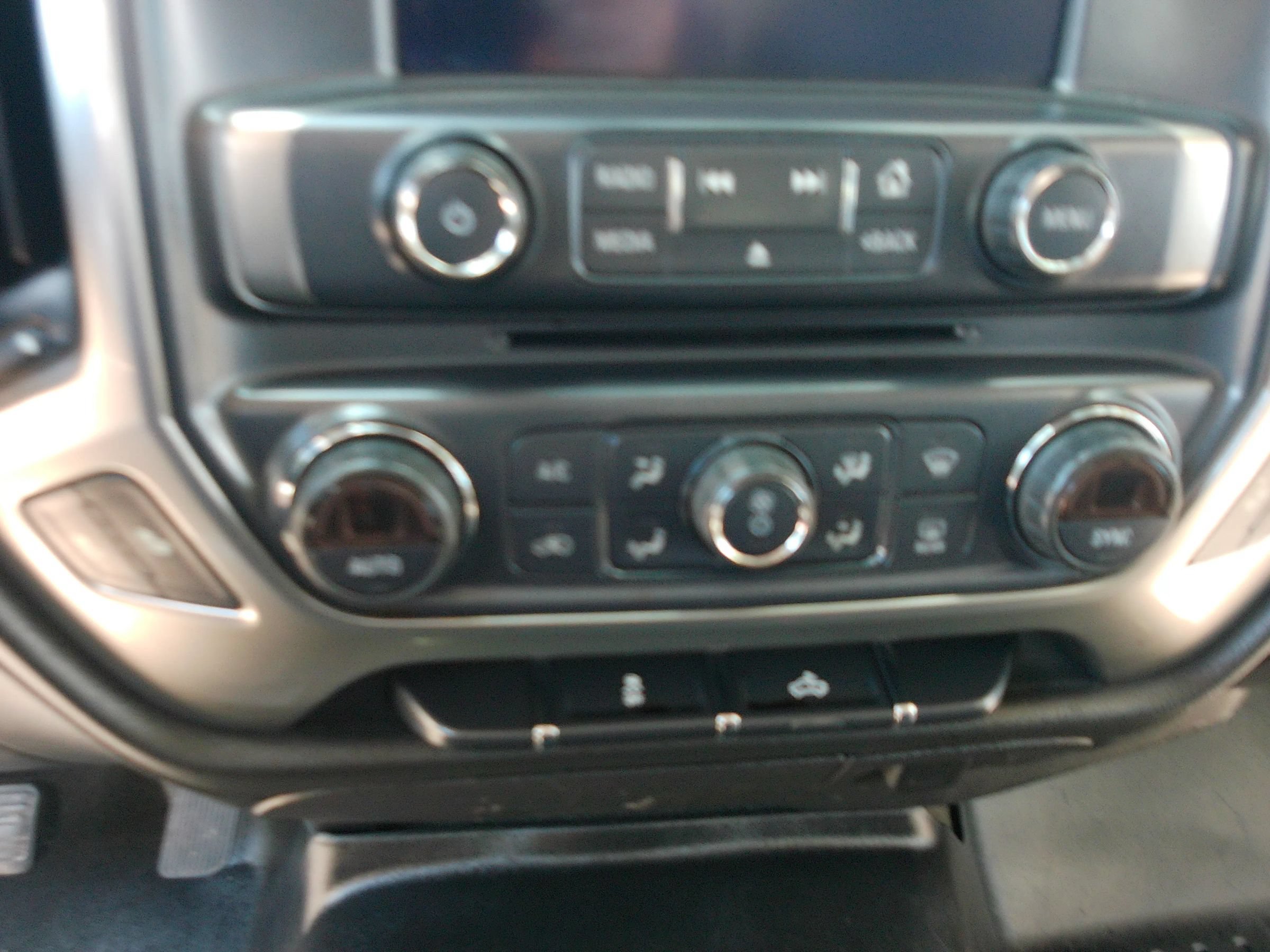 Used 2018 Chevrolet Silverado 1500 LTZ RWD image 18