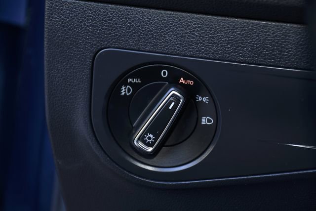 Used 2018 Volkswagen Tiguan SEL image 18